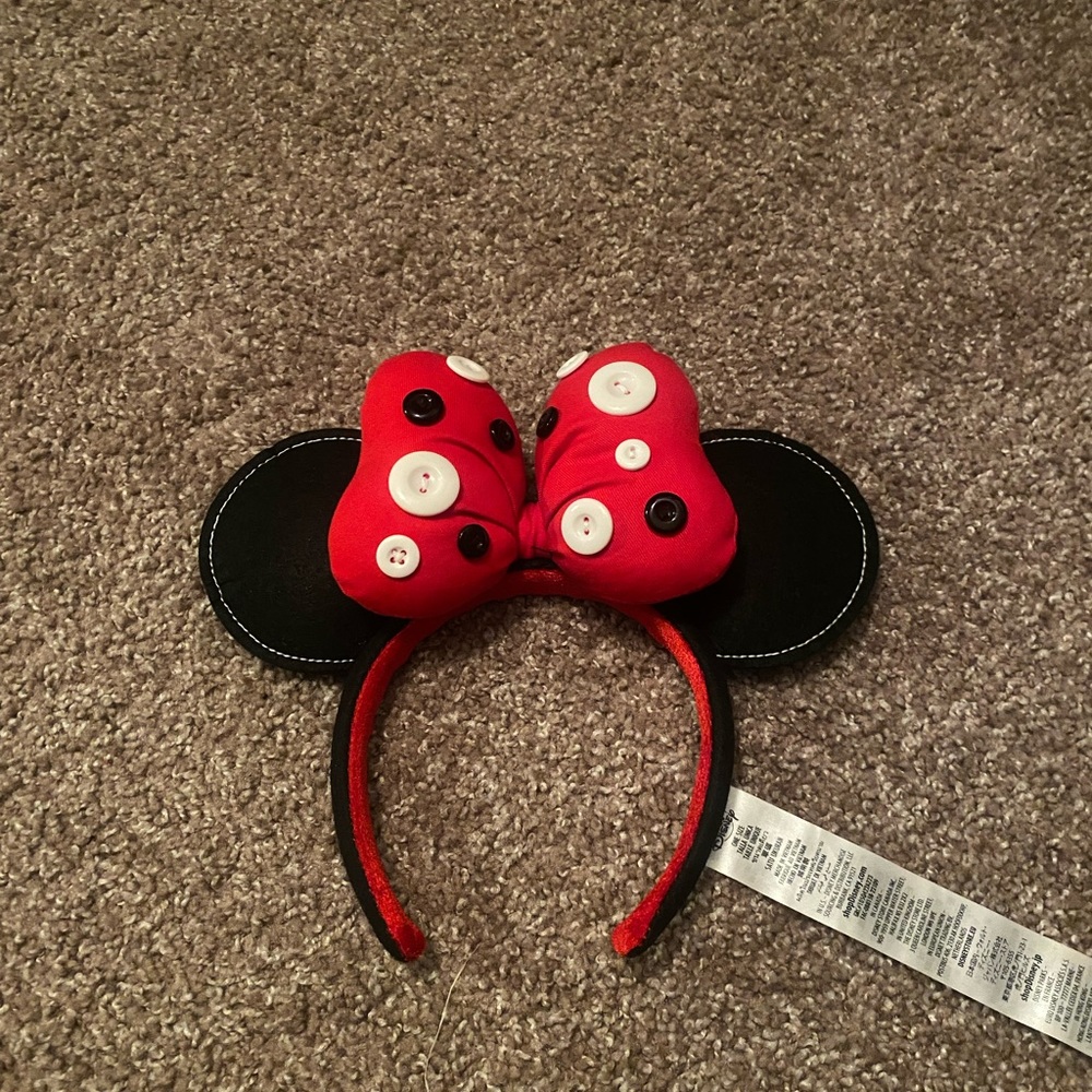 Minnie Mouse button ears